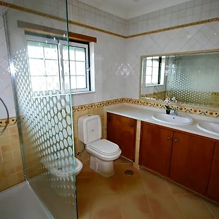 Vista Mar Piscina לינה וארוחת בוקר 4*