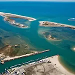 Vista Mar Piscina Alojamento de Acomodação e Pequeno-almoço Fuzeta