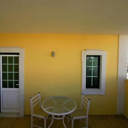 Vista Mar Piscina Bed and breakfast Fuseta